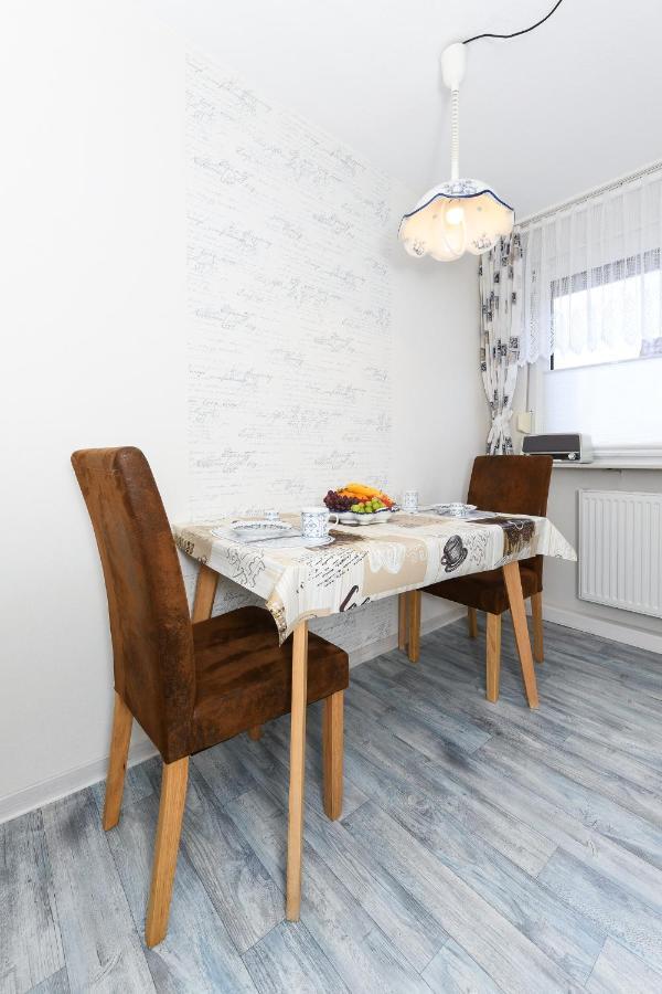 Ferienwohnung Im Haus Weinstock Езенс Екстериор снимка